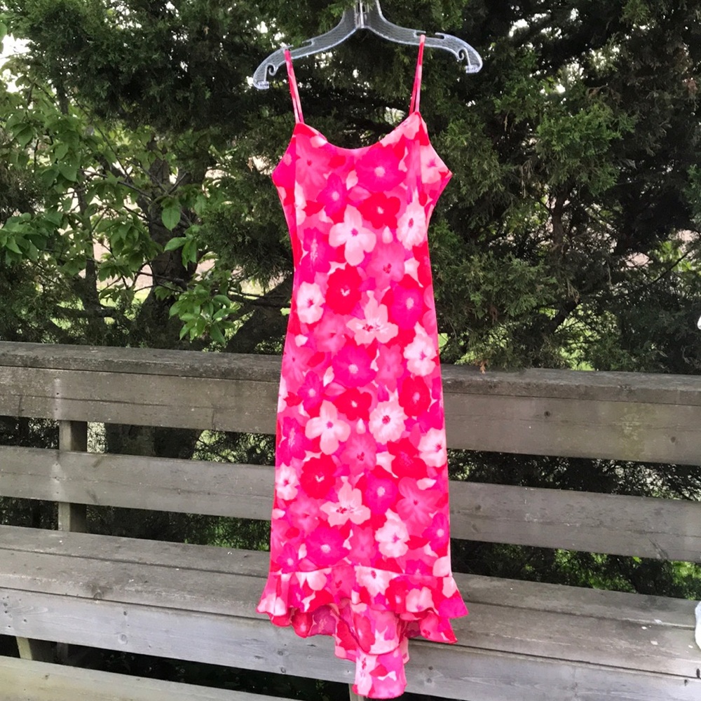 🌸 Y2K Pink Floral Dress with Ruffle Trim 🌺